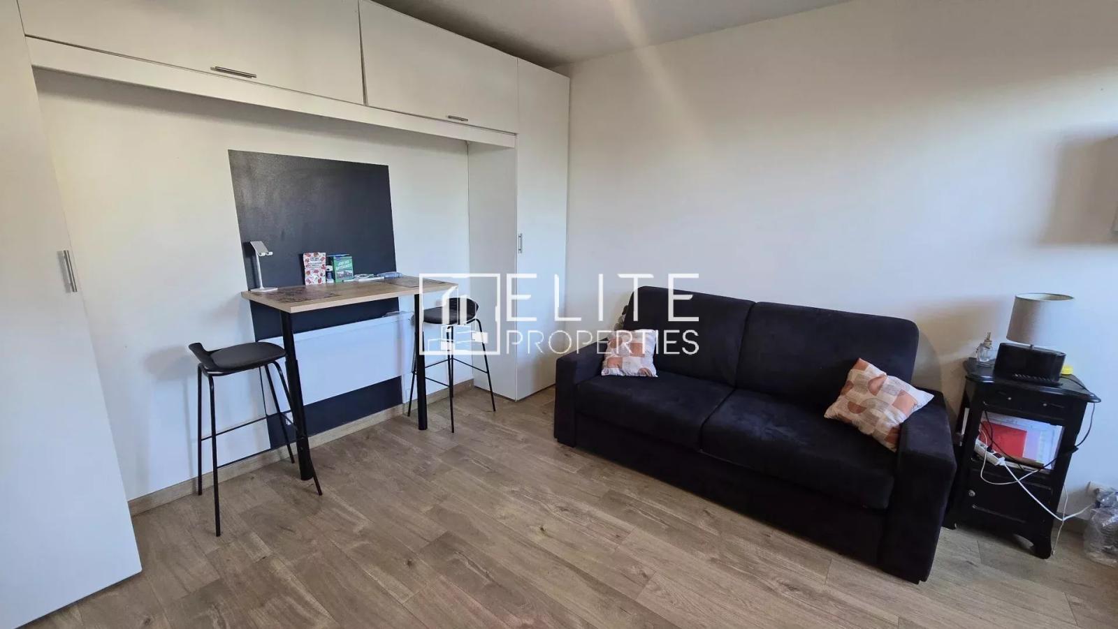 STUDIO + TERRASSE ET PARKING GRASSE