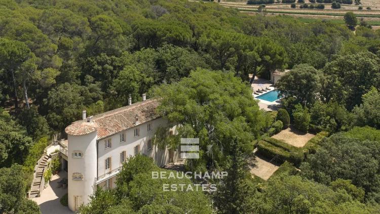 Château d'exception de 15 chambres au cœur d'un domaine préservé – Lorgues