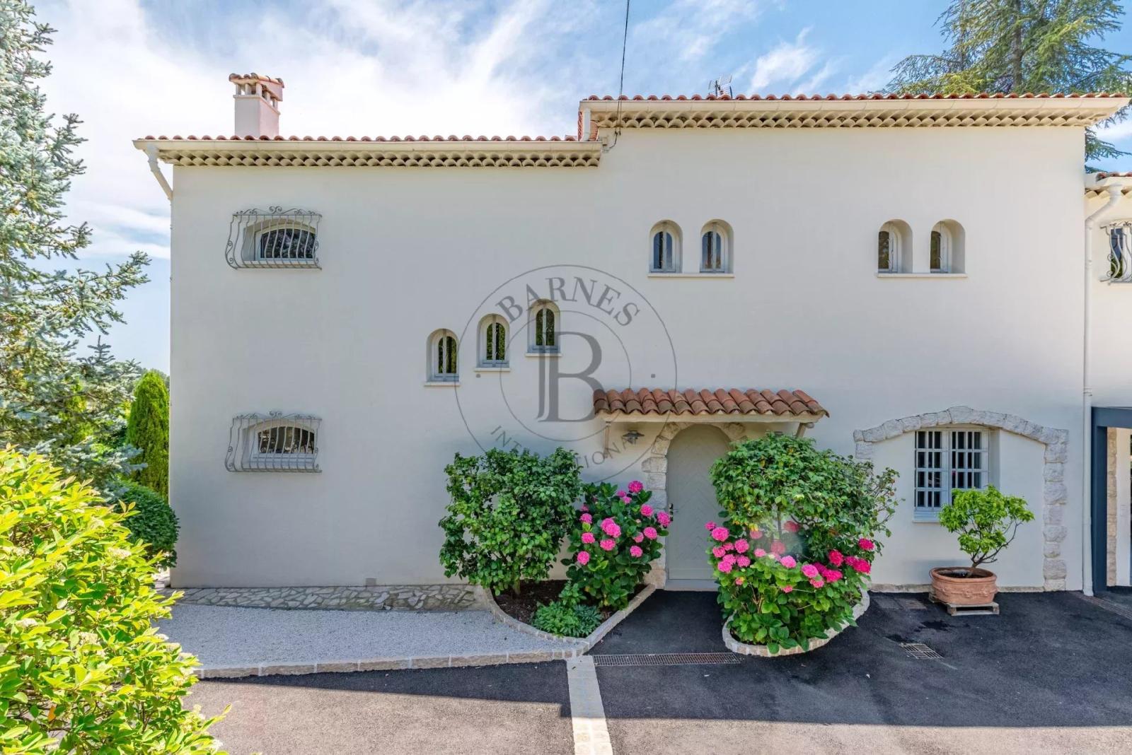 LA ROQUETTE-SUR-SIAGNE – VILLA FAMILIALE RÉNOVÉE – APERÇU MER