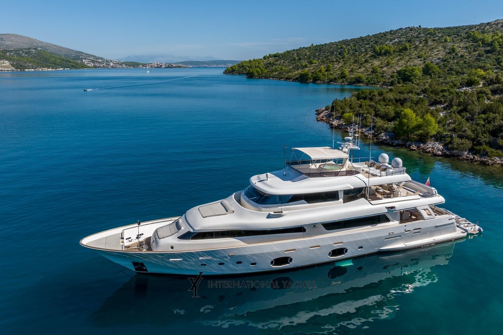 Custom line Navetta 33 crescendo-img1