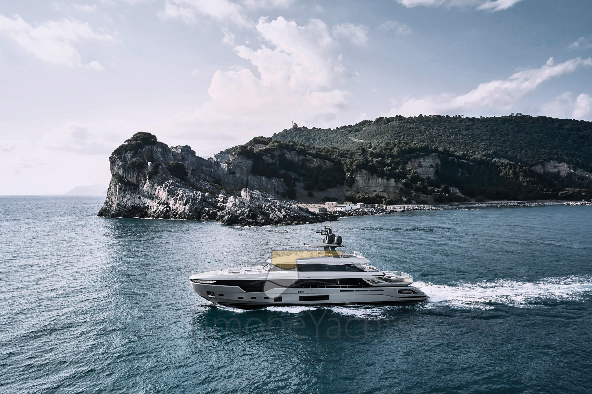 Azimut Grande trideck-img1