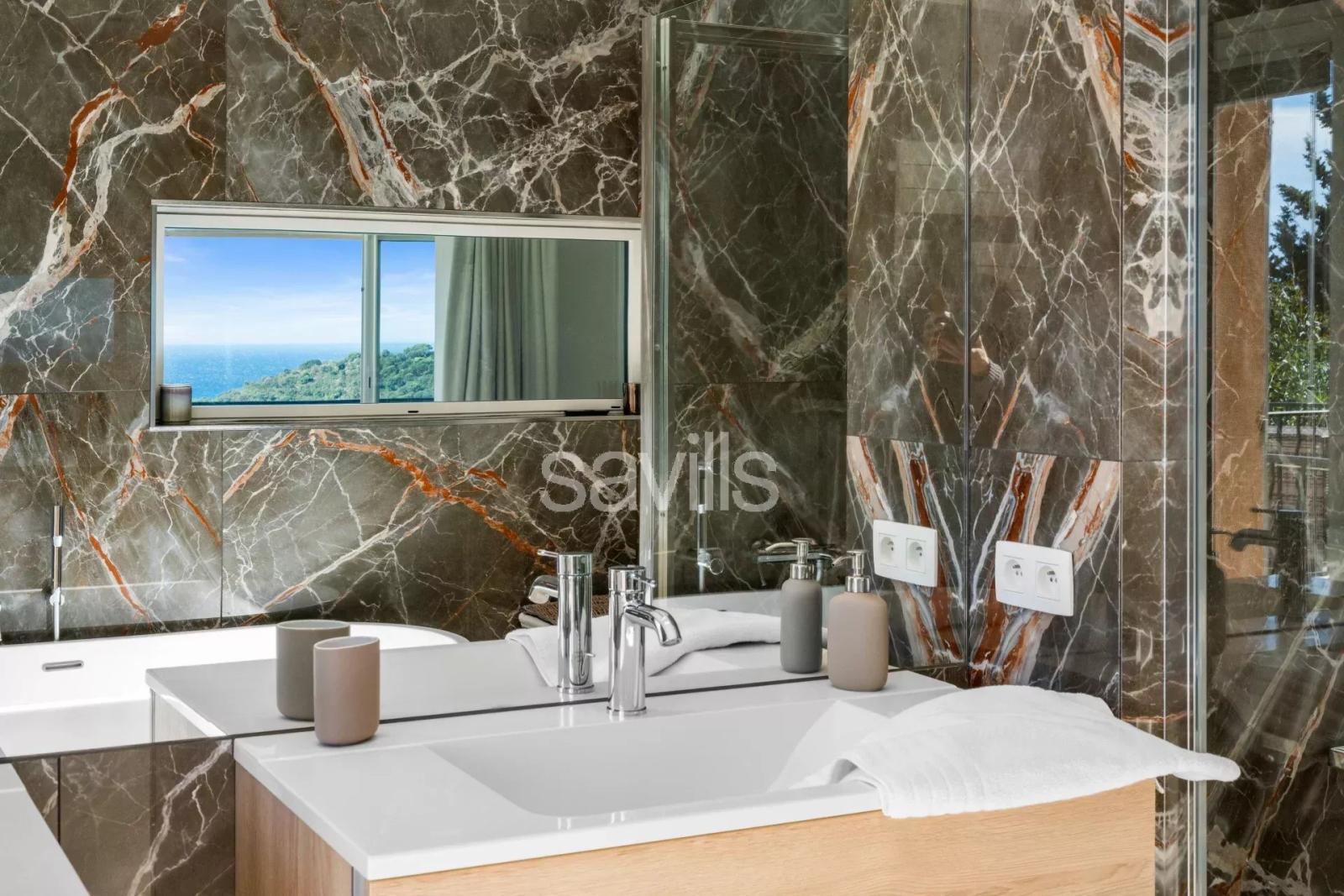 Villa cinq chambres, piscine chauffée et paysages de carte postale