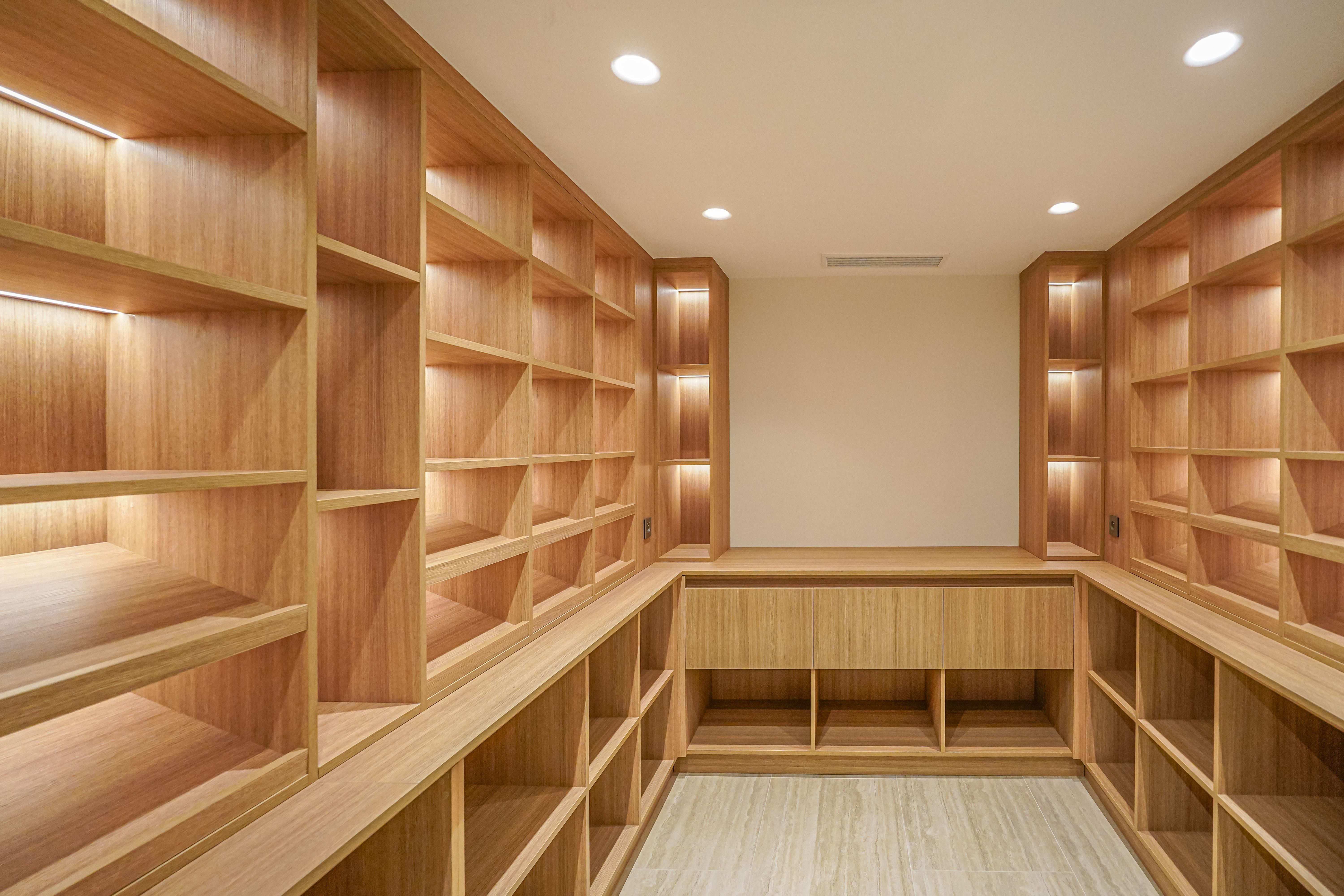 79ea7_dressing-saint-jean-cap-ferrat-valeri-agency-by-jm-barei--1787306988.jpg