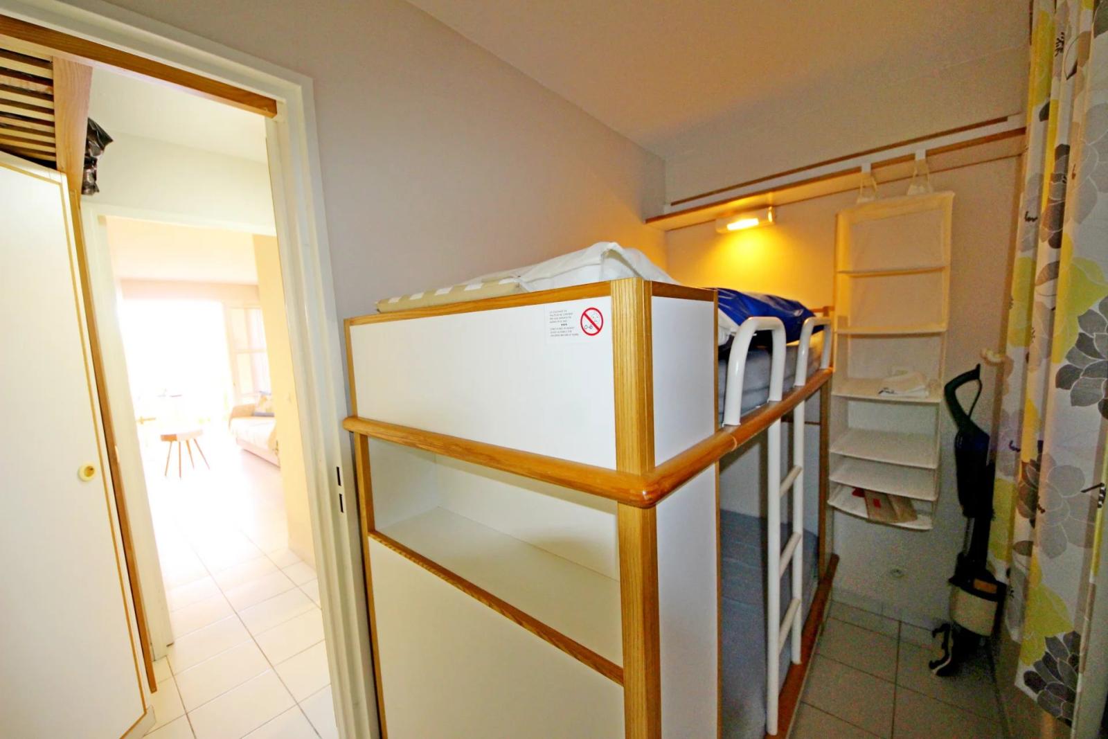 SOUS OFFRE AGAY CAP ESTEREL studio cabine meublé pour 4 personnes avec terrasse et jardin