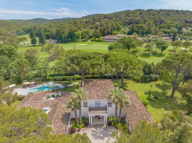 MOUGINS – VILLA AVEC PISCINE LAGON, PISCINE INTÉRIEURE ET TENNIS