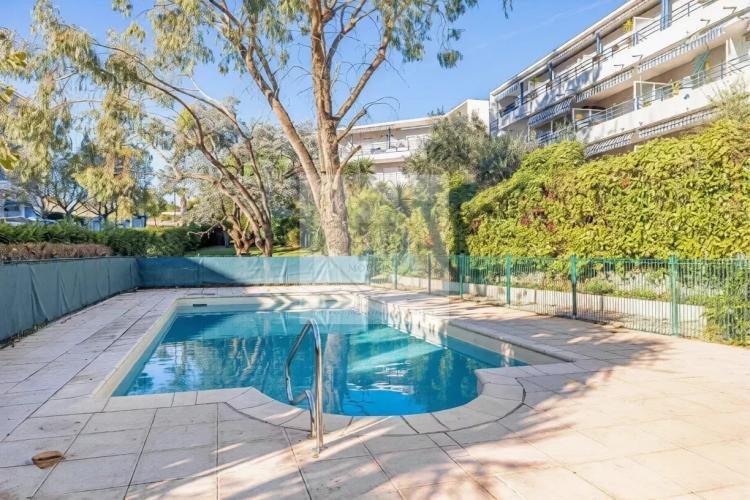 Appartement T2 à Cannes – Terrasse, piscine et résidence sécurisée