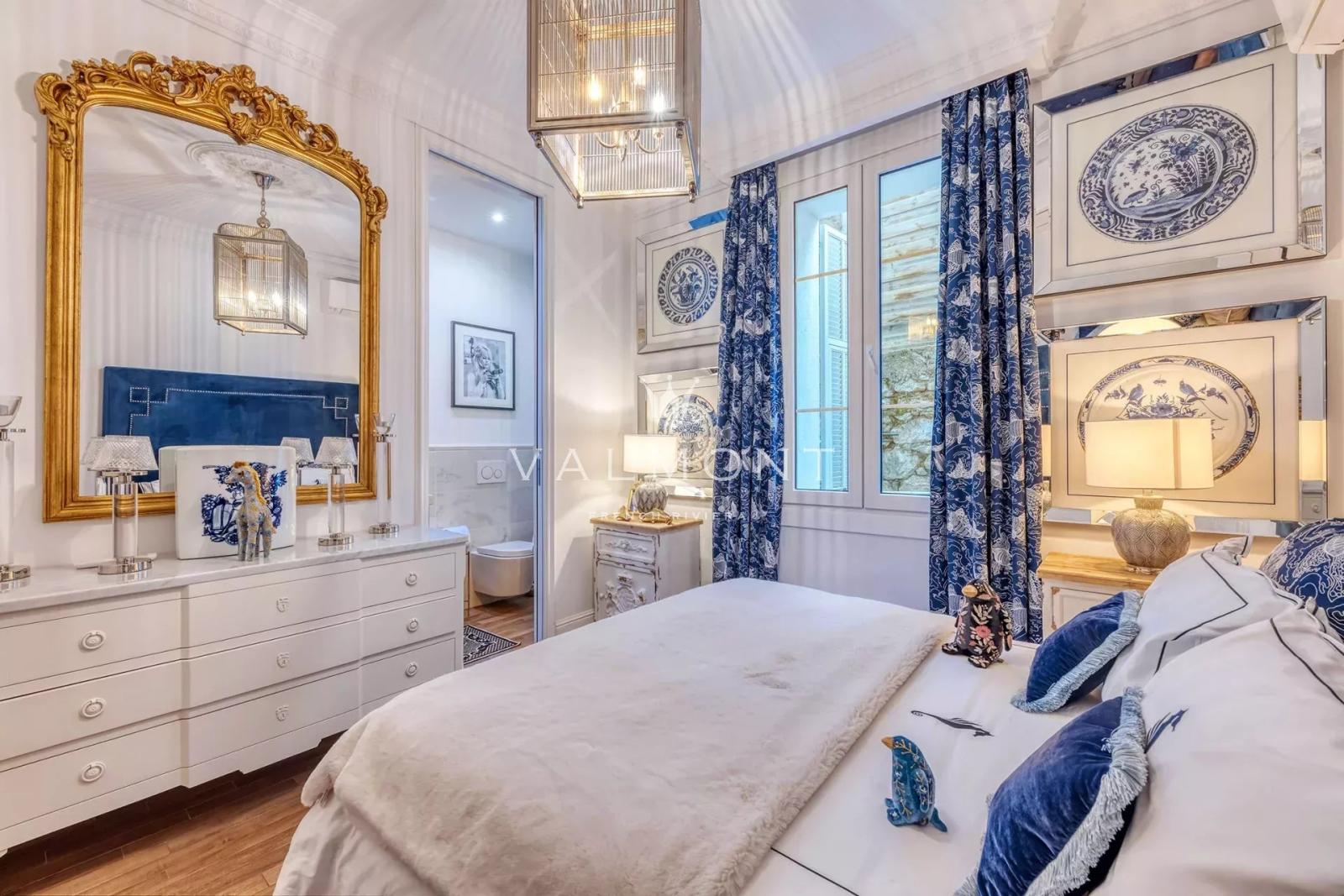 VILLA RAFFINÉE PERCHÉE AU-DESSUS DU VILLAGE D'EZE