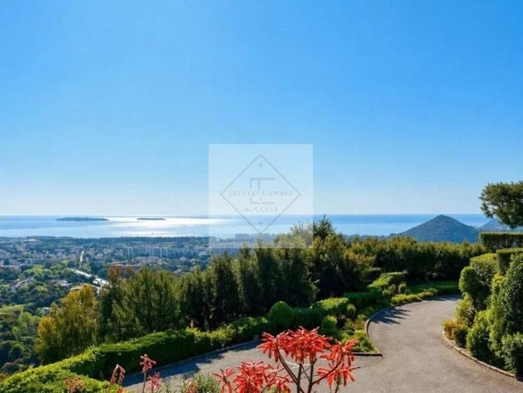 Vue mer panoramique – Villa d’exception avec fort potentiel