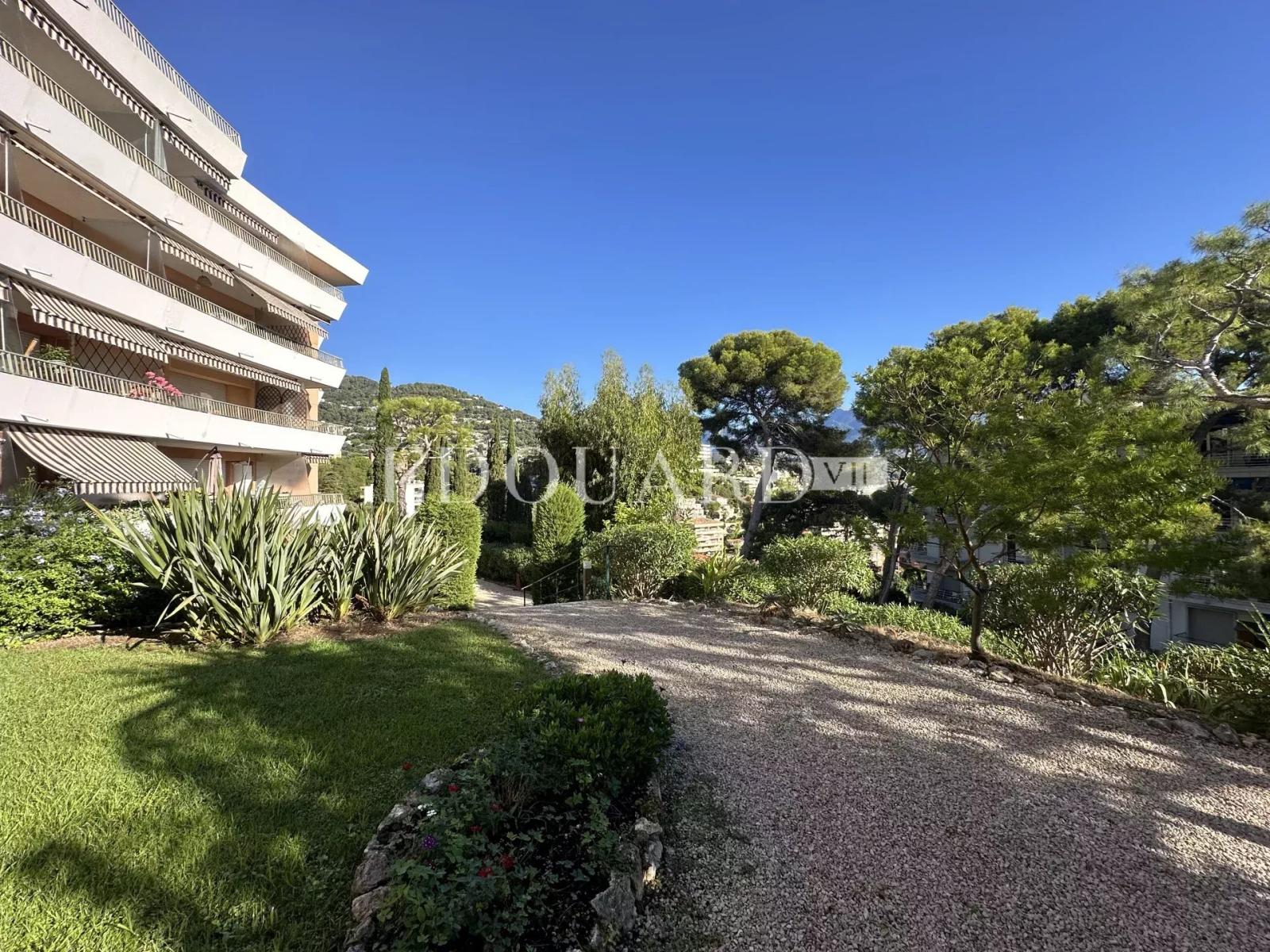 En exclusivité splendide studio avec terrasse, magnifique vue mer panoramique,  cave et parking