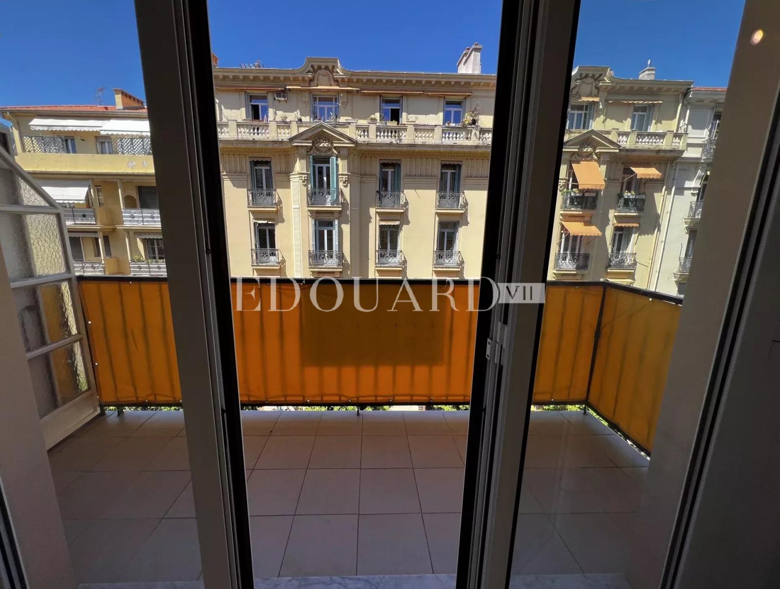 Deux pièces à vendre en bon état avec terrasse et possibilité garage, exclusivité