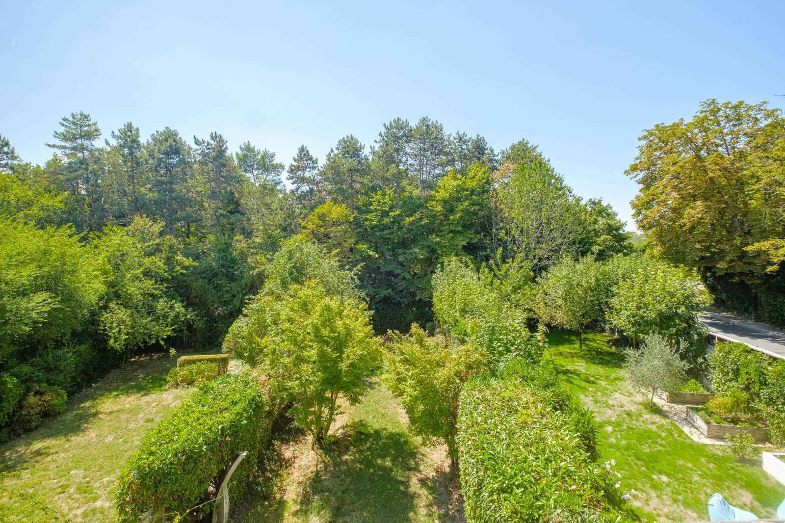 Magnifique triplex de 7 pièces avec jardin