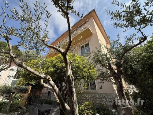Nice Cimiez : Propriété de 435m² comprenant 6 appartements