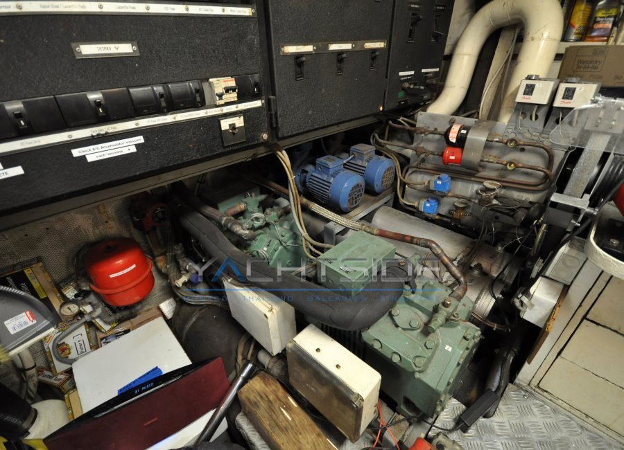 bddae_o1kui_crn_115_-_motor_yachts_ava_1976_25.jpg