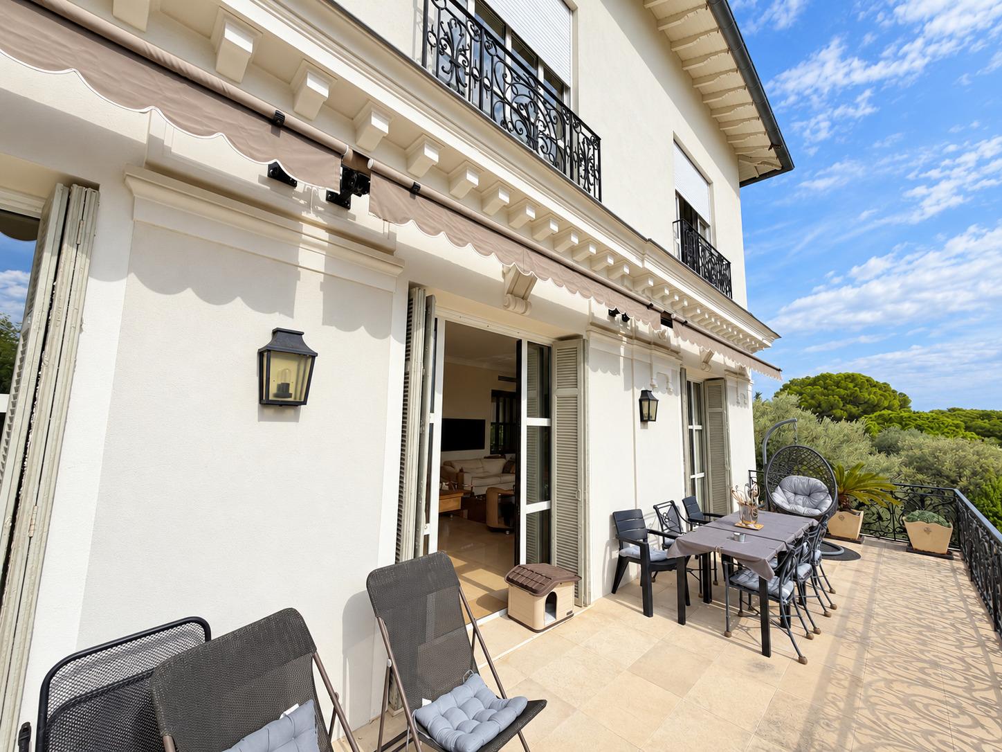 Cap-d’Ail – Élégant appartement à l’esprit villa, jardin privatif, piscine et vue mer