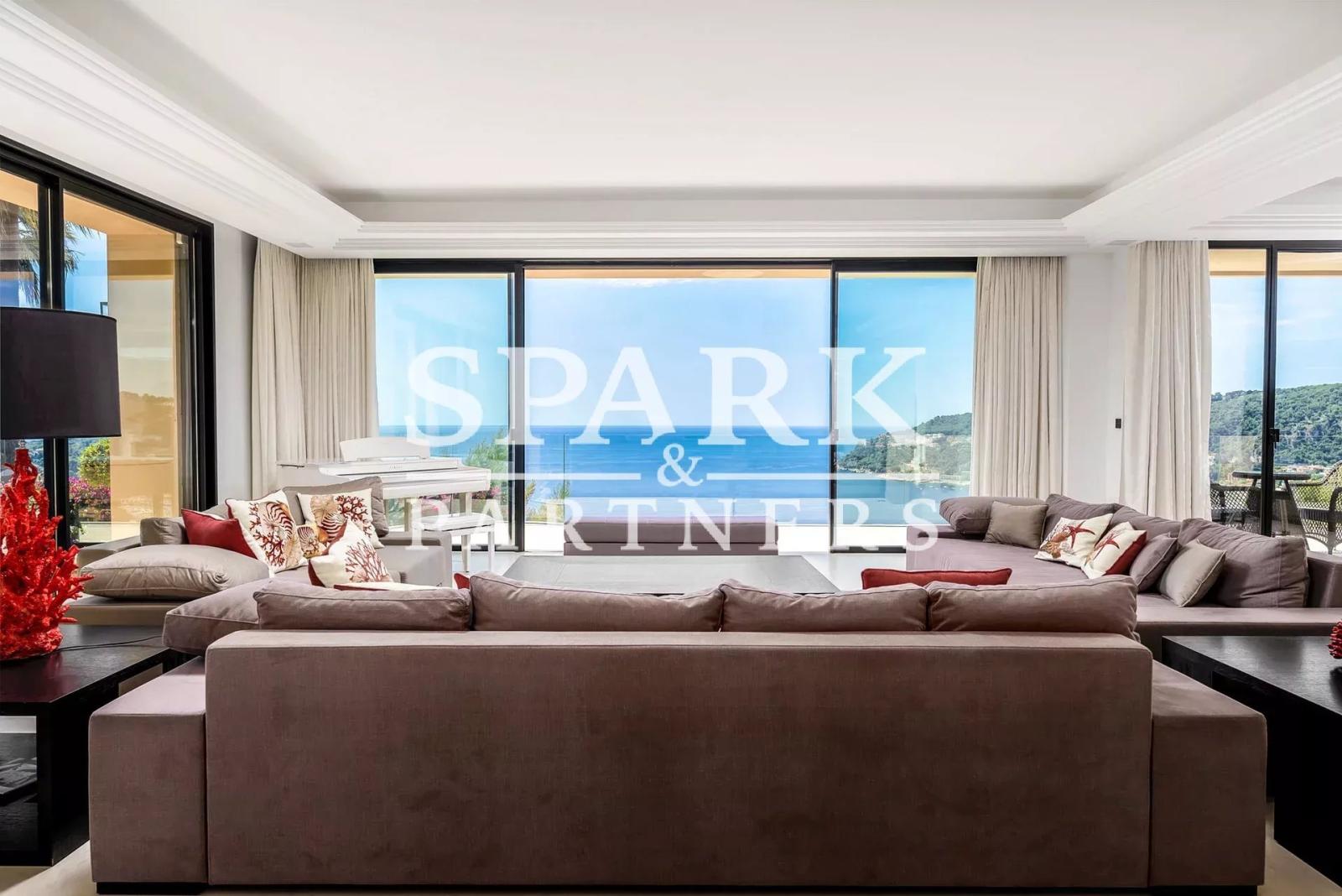 Villefranche sur Mer - Unique propriété avec vue imprenable sur la mer