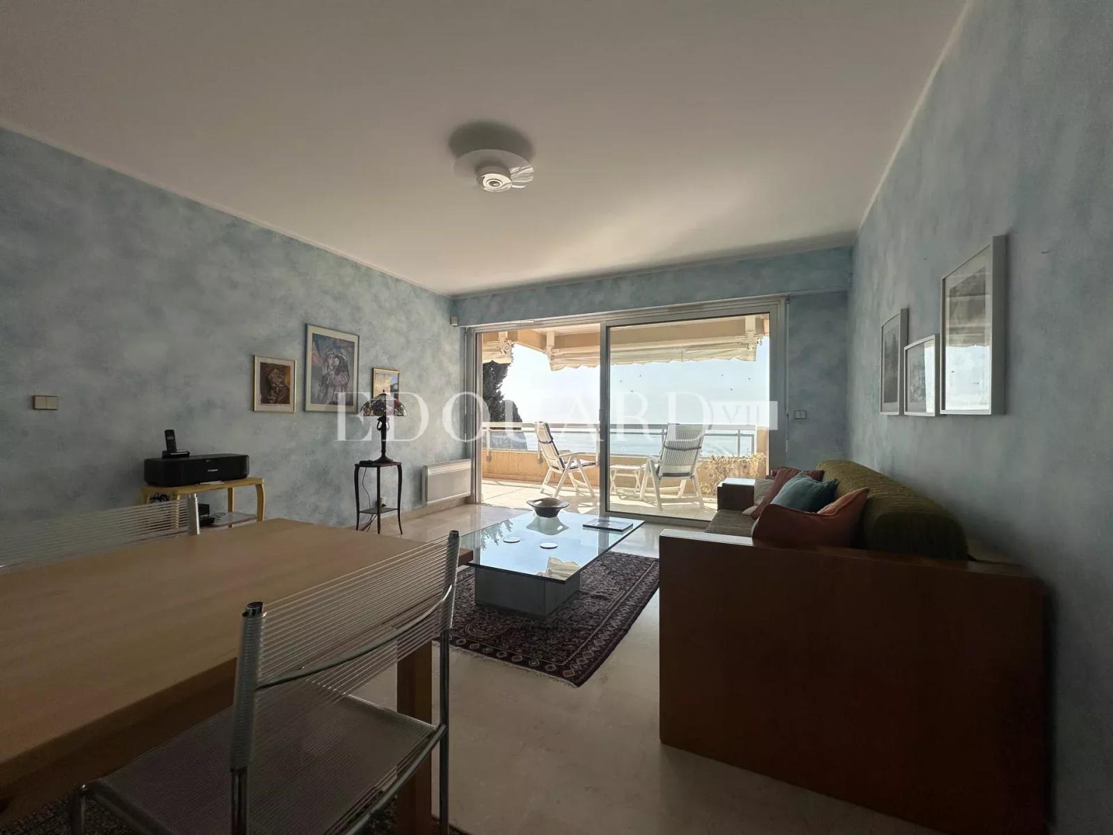 Deux pièces avec terrasse, belle vue mer et possibilité garage, dans un domaine privé au cœur du renommé quartier de Garavan