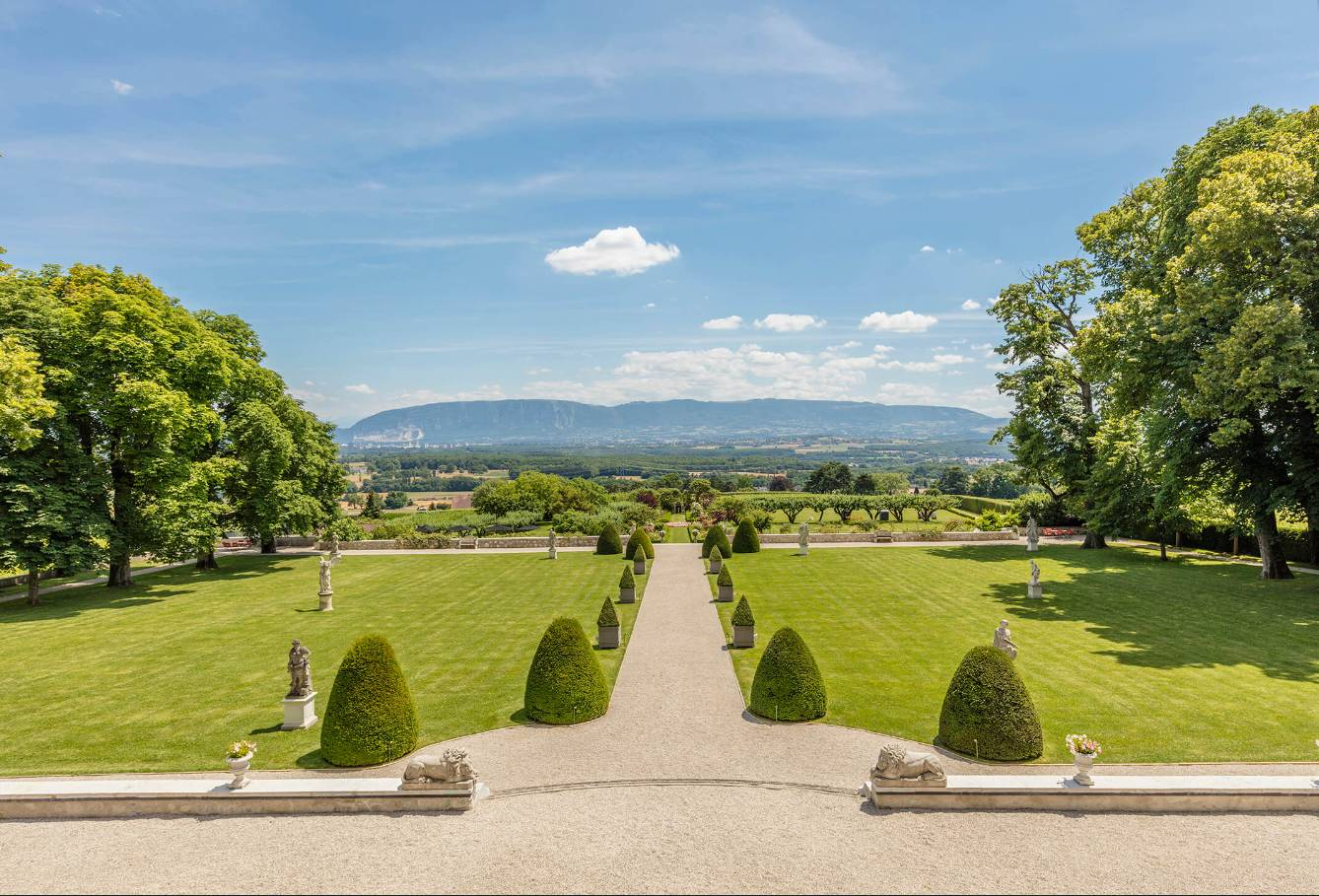 Château de Choully : L'Histoire et le Luxe au sommet de Genève