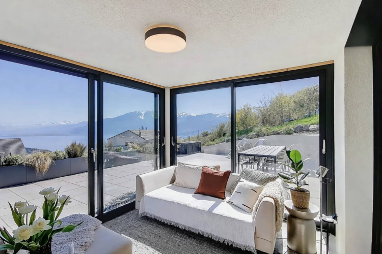 Idéale pour une famille ! Villa individuelle contemporaine avec vue imprenable