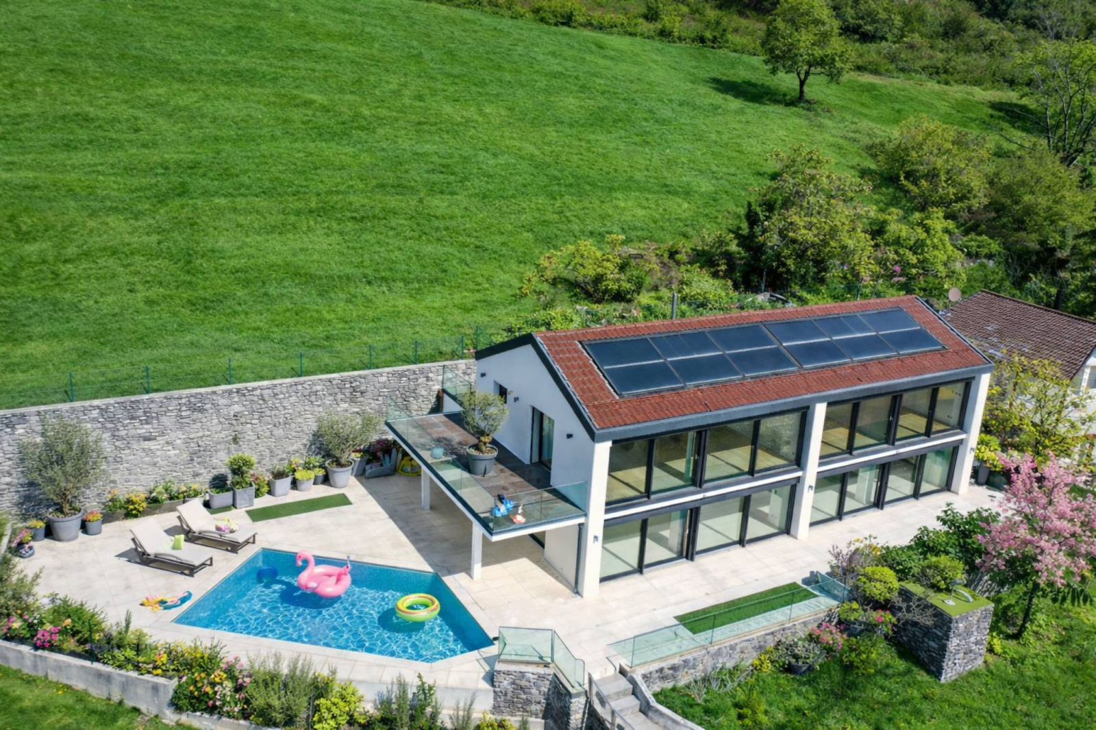 Propriété de 6.5 pièces avec piscine et vue à couper le souffle
