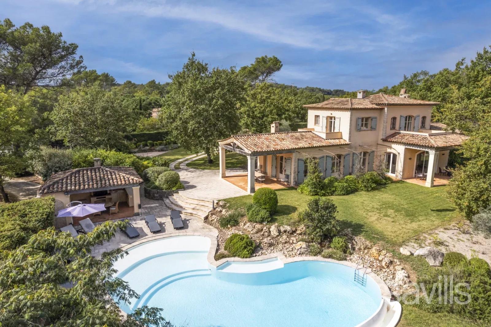 Élégante villa dans le domaine de Terre Blanche.