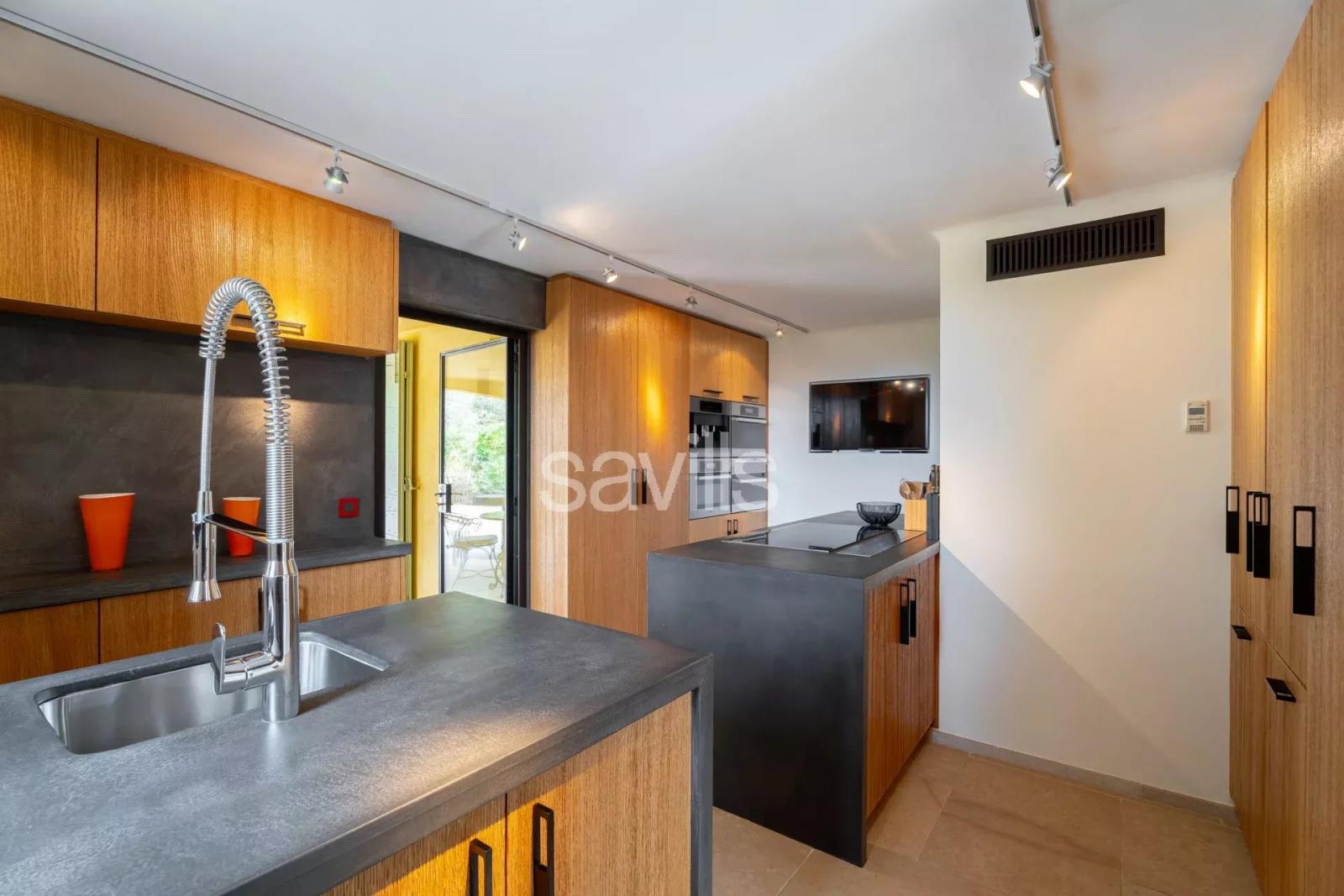 Villa contemporaine avec piscine et espaces bien-être – Les Parcs de Saint-Tropez