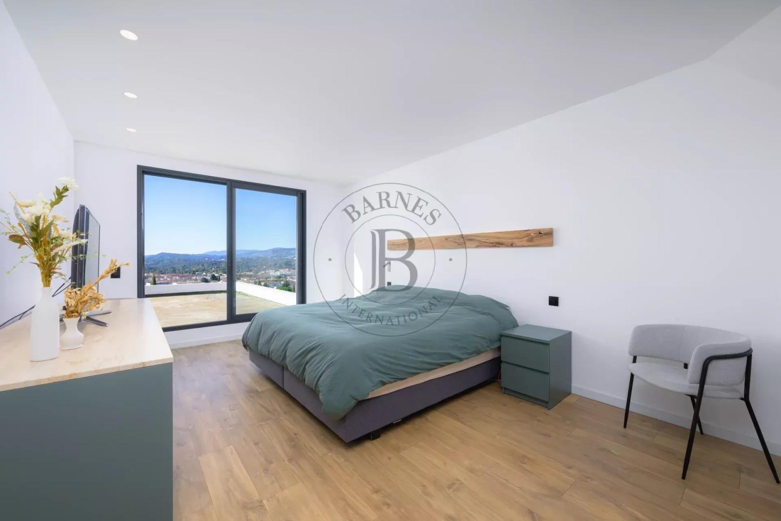MOUANS SARTOUX - VILLA CONTEMPORAINE - AU CALME