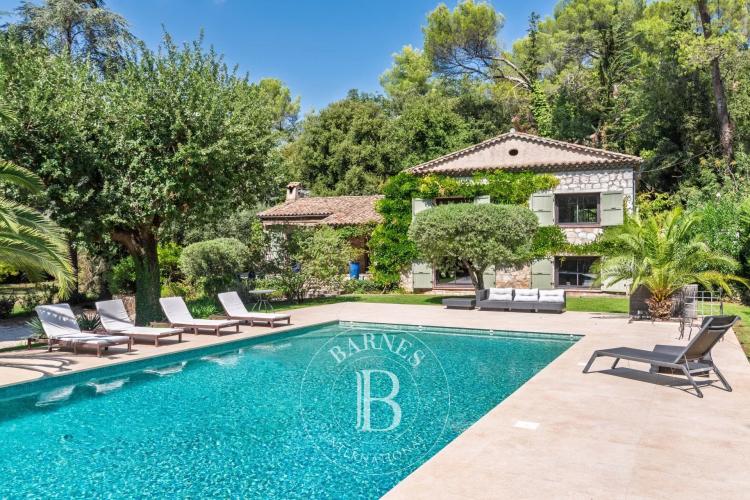 Roquefort-les-Pins - Villa familiale de caractère à pied des commodités