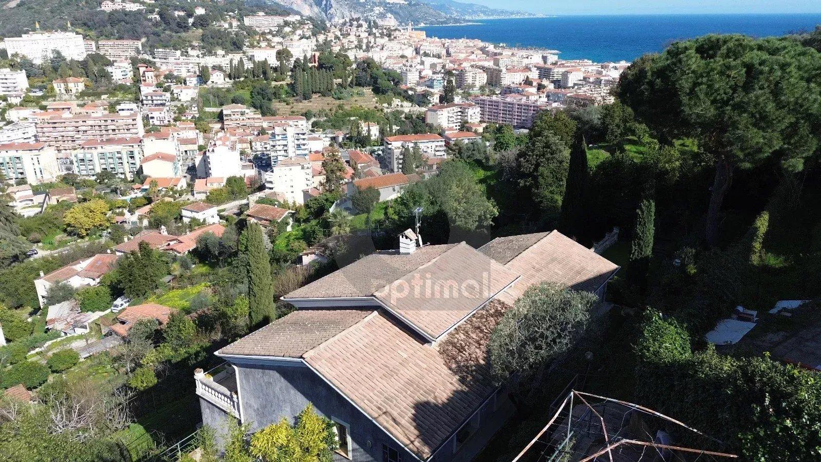 Élégante Villa avec Vue Panoramique – Menton, Quartier Résidentiel