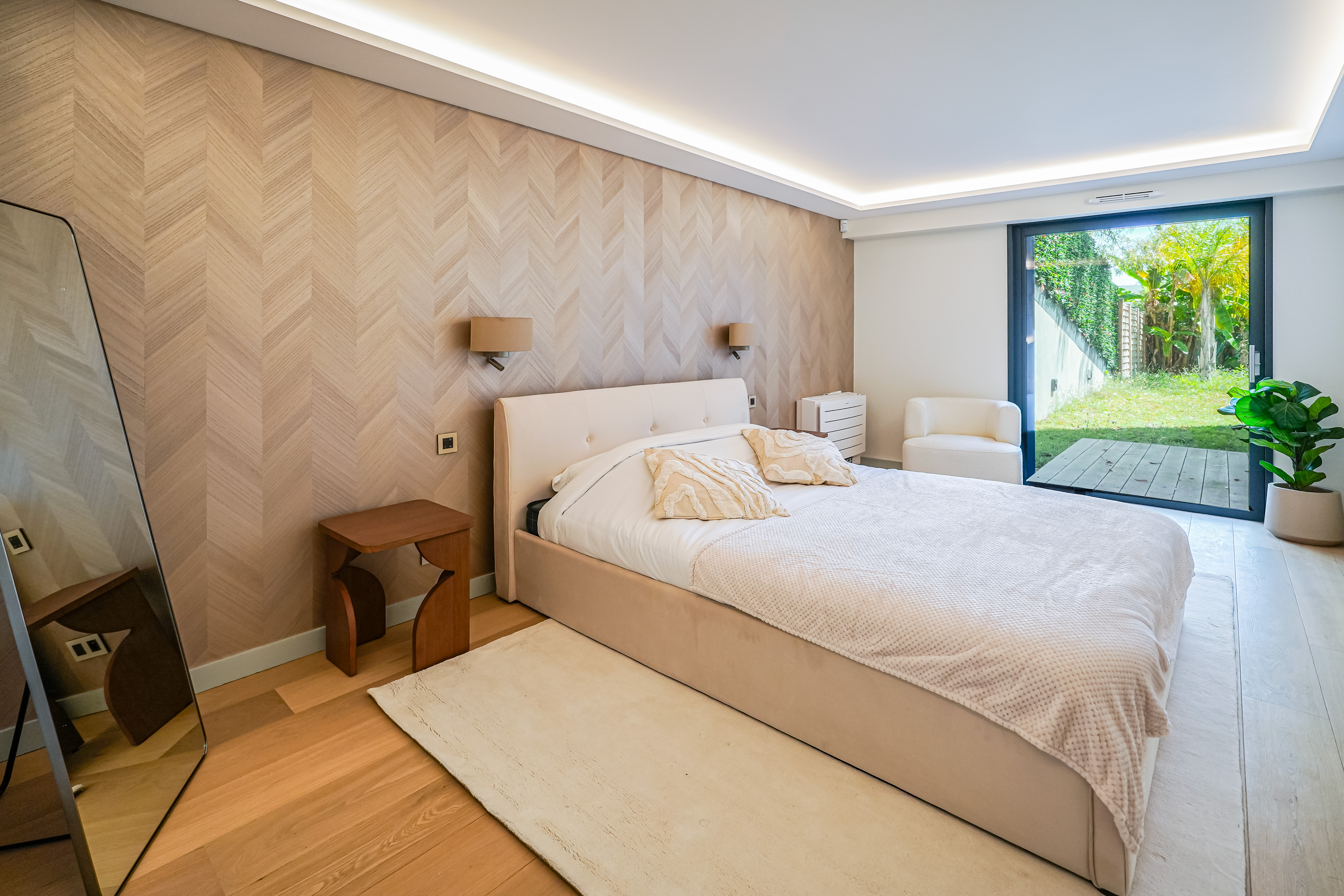 8198f_chambre-2-valeri-agency-by-jm-barei-saint-jean-cap-ferrat-1782209445.jpg
