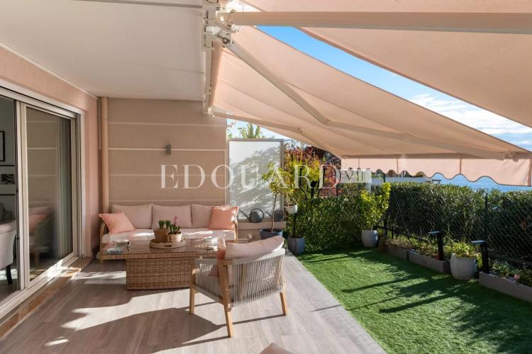 Magnifique trois pièces entièrement rénové avec terrasse, jardin et vue mer