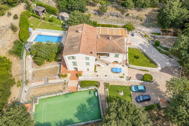 LA TRINITÉ - MAISON - PISCINE & TERRAIN DE JEUX