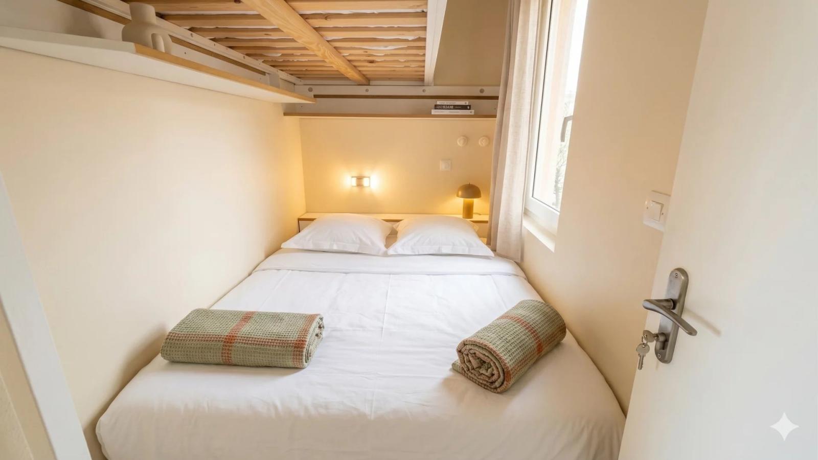 AGAY CAP ESTEREL LE VILLAGE: beau studio cabine avec accès de plein pied, terrasse et jardin vue mer