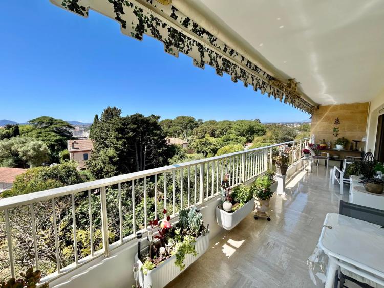 Montrose – Dernier étage avec terrasse, lumineux 4 pièces avec double garage