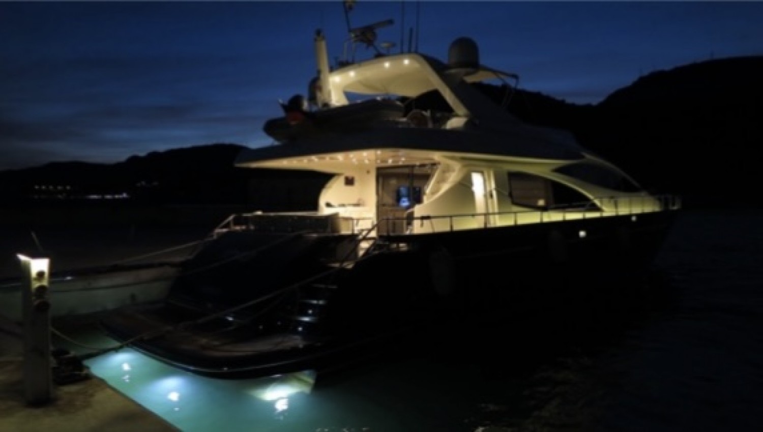 0df00_bateau_riva-opera-85_9576709.jpg