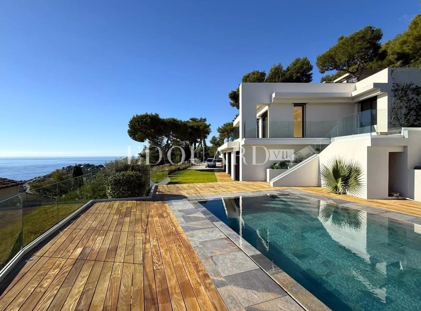 Villa entièrement rénovée avec grandes terrasses, superbe vue mer panoramique et piscine
