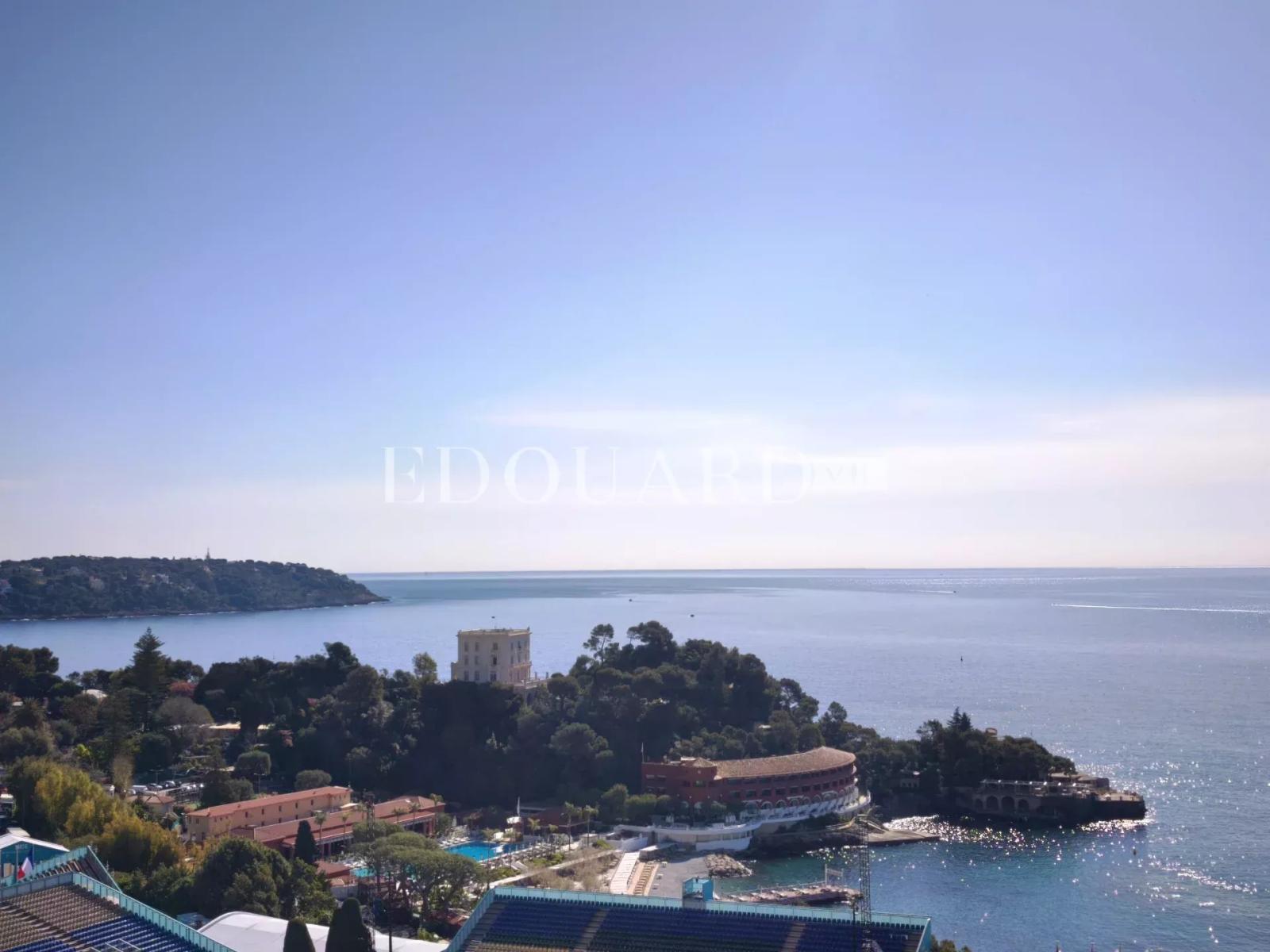 Aux portes de la Principauté de Monaco, superbe trois pièces à vendre avec terrasse et magnifique vue mer