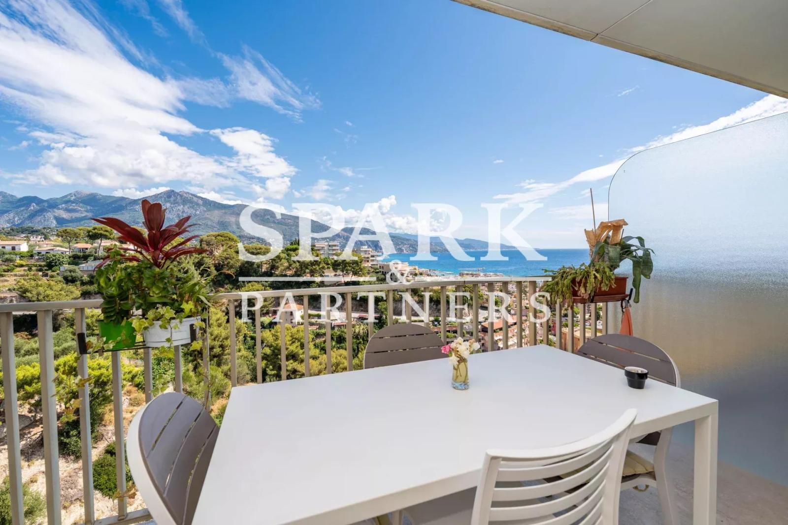 Roquebrune Cap Martin - Bel appartement dernière étage - vue mer
