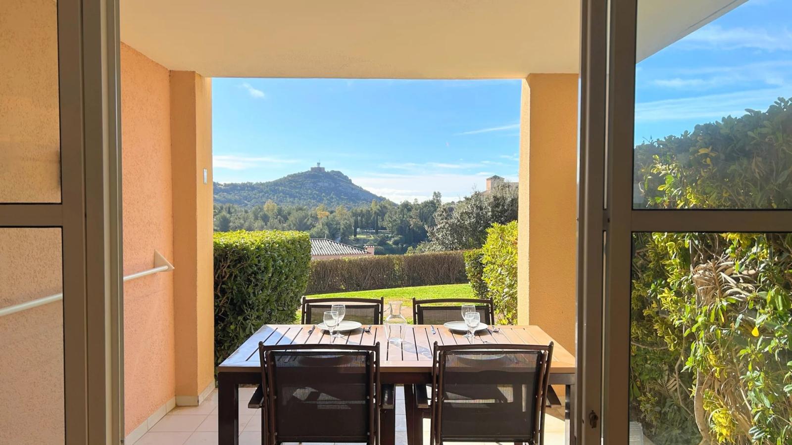 EXCLUSIVITE AZZURRA AGAY CAP ESTEREL  VILLAGE PIERRE & VACANCES APPARTEMENT 2 PIÈCES AVEC JARDIN