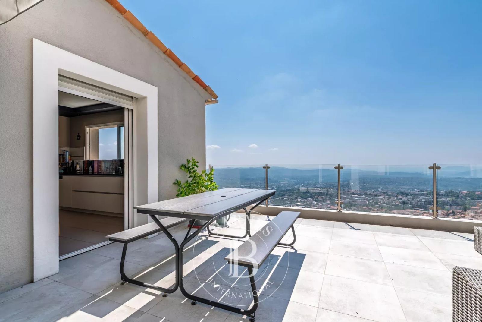 Grasse - Villa familiale avec vue mer panoramique et appartement indépendant