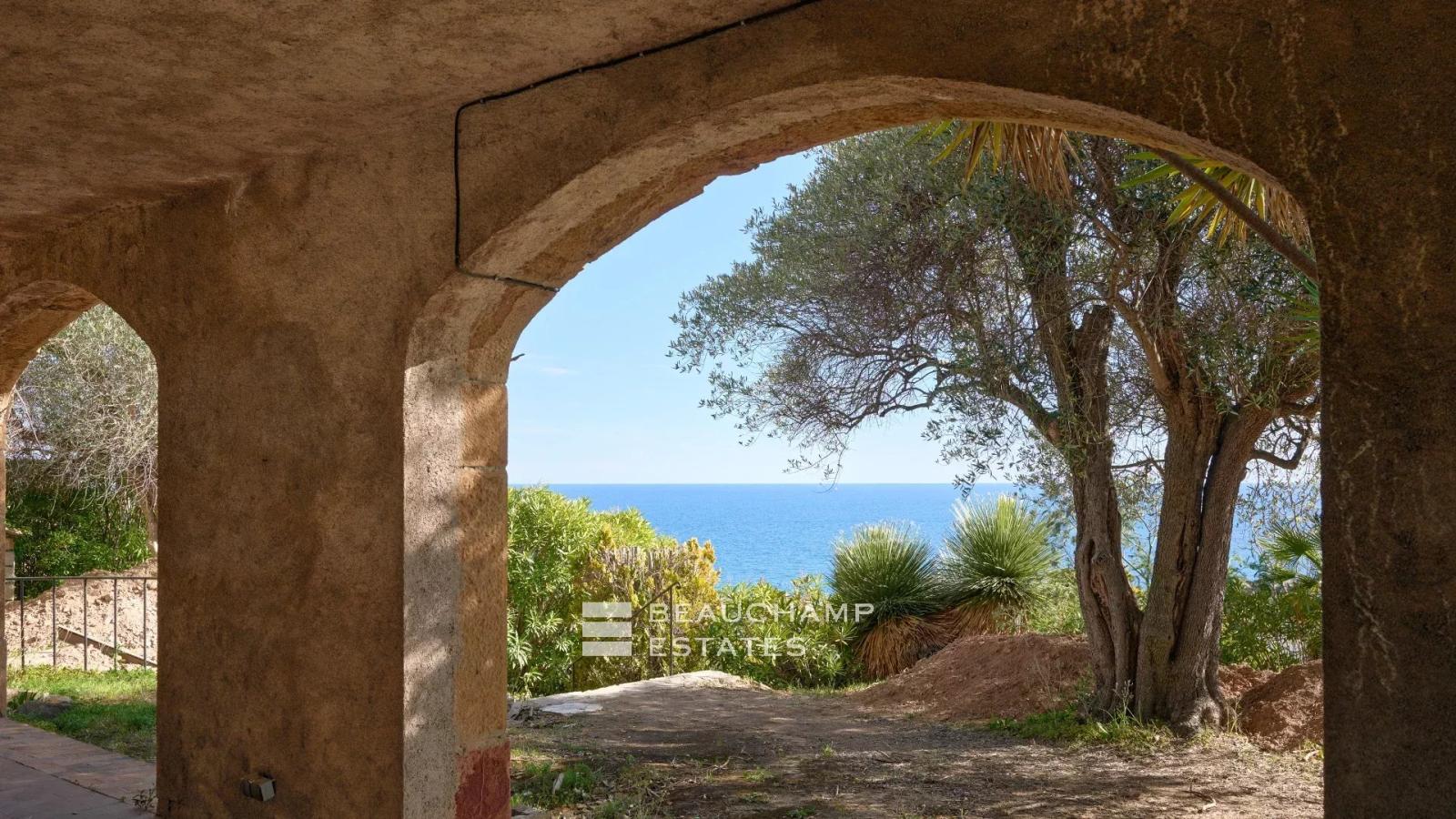 Propriété 5 chambres à rénover avec vue mer panoramique - Cannes - La Croix-des-Gardes