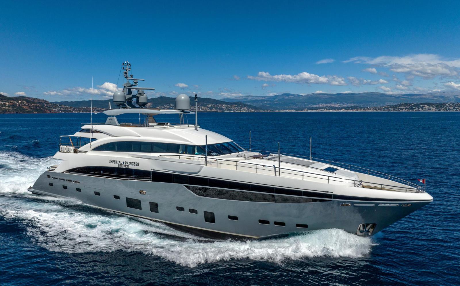 87b56_512d3_yaffm_imperial_princess_beatrice_princess_40m_used_yacht_for_sale_superyacht_flybridge_cannes_2.jpg