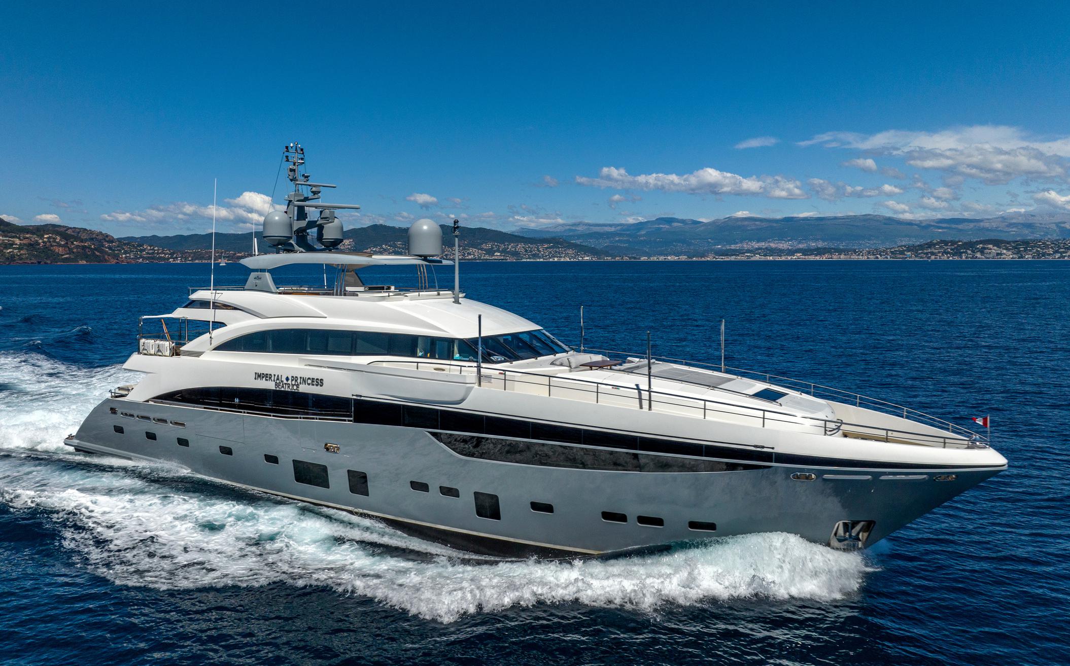 512d3_yaffm_imperial_princess_beatrice_princess_40m_used_yacht_for_sale_superyacht_flybridge_cannes_2.jpg