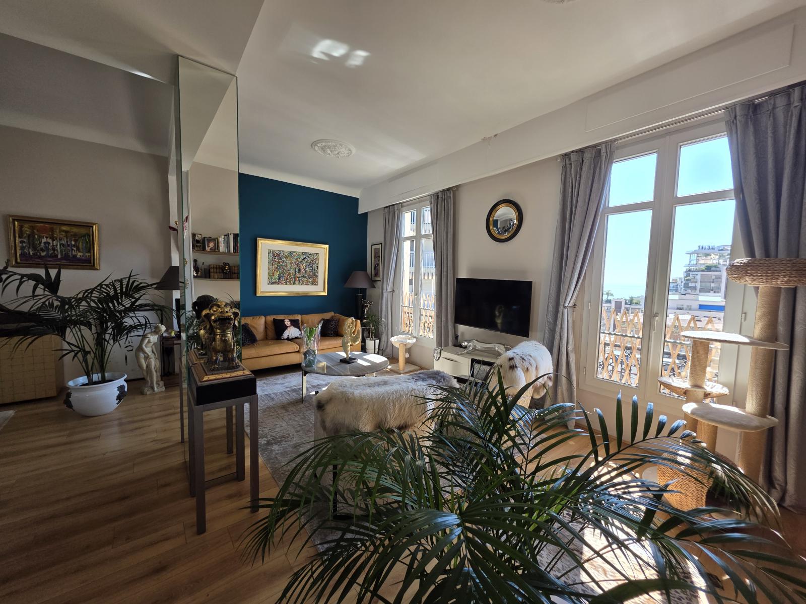 MAGNIFIQUE APPARTEMENT BOURGEOIS EN PENTHOUSE VUE MER