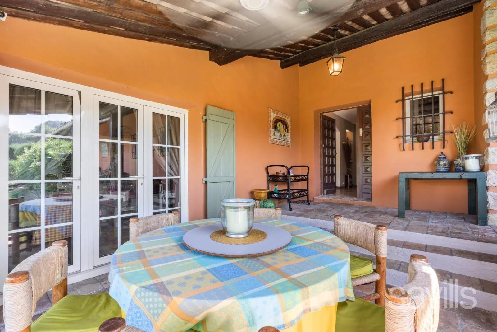 Charmante villa dans un domaine prisé