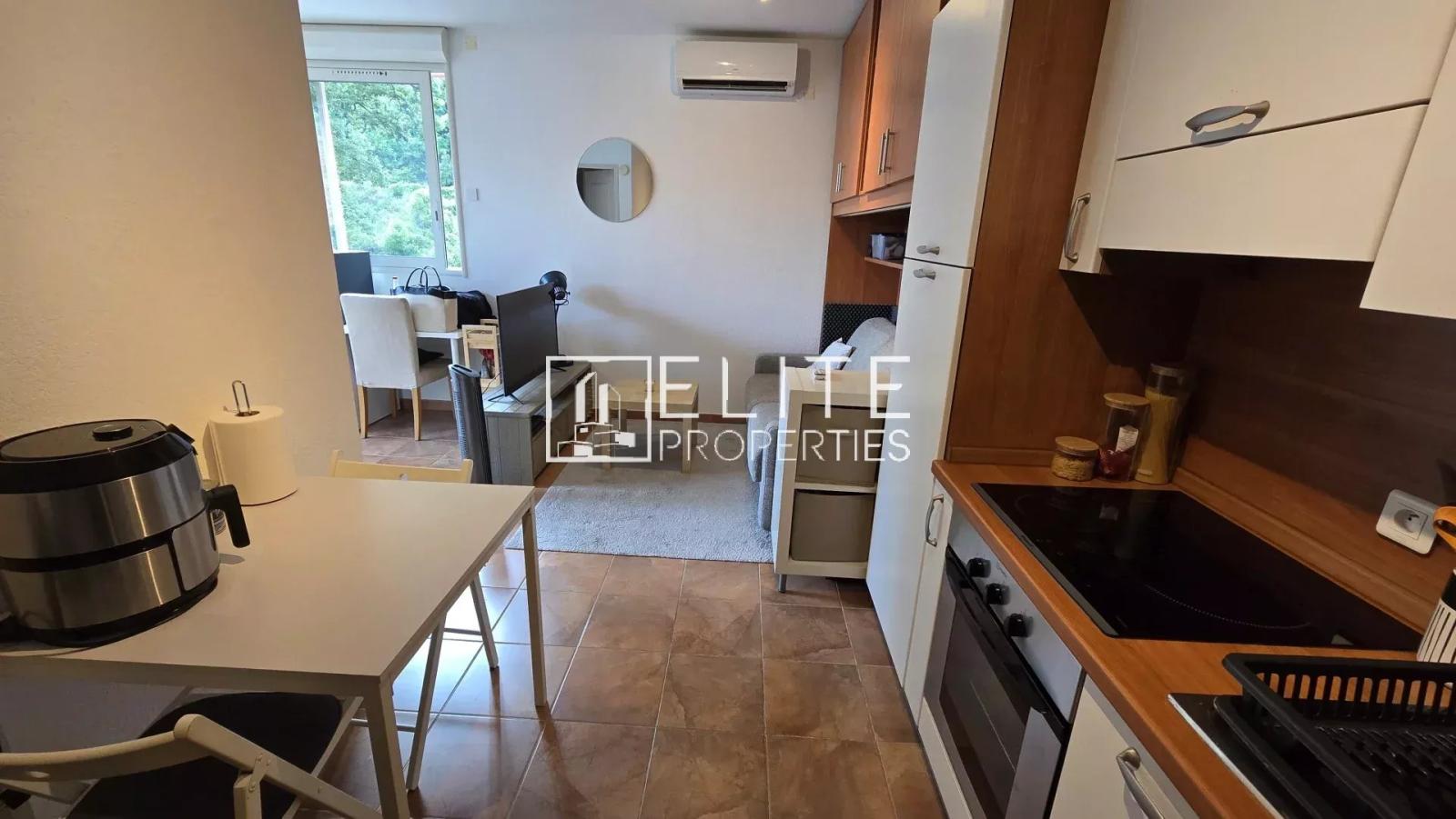 STUDIO 24m² + TERRASSE + 2 PARKINGS GRASSE