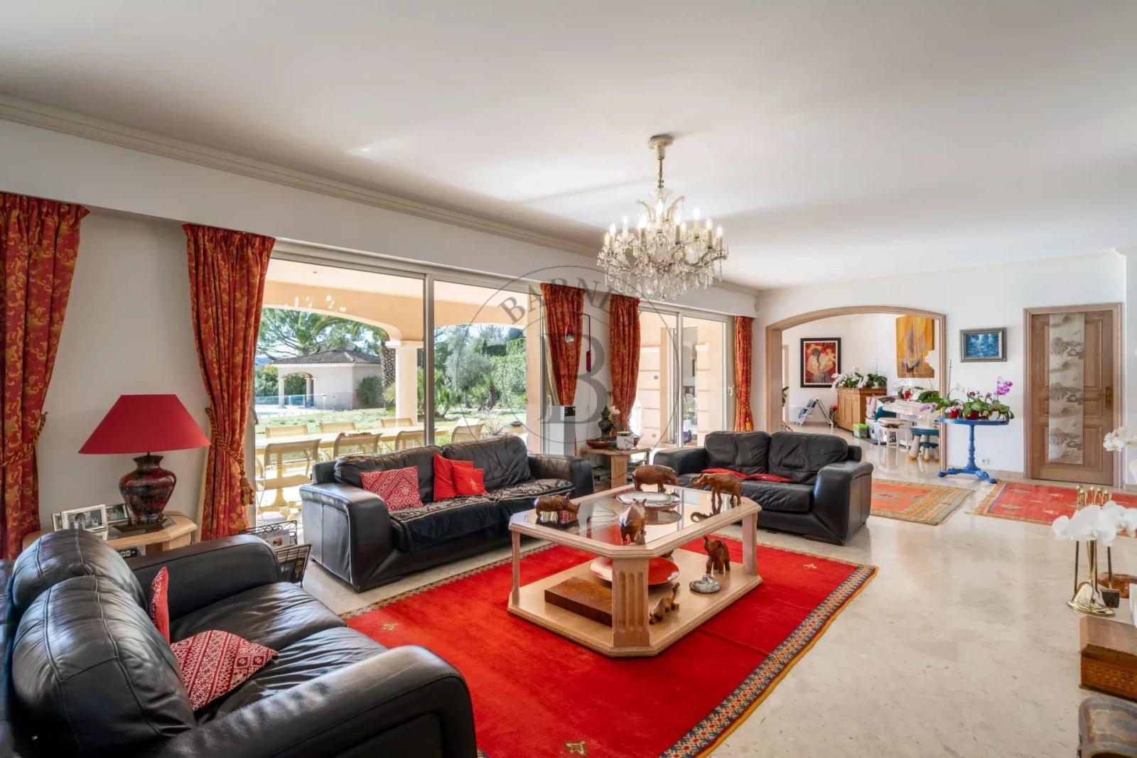 MOUGINS – SECTEUR RÉSIDENTIEL PREMIUM