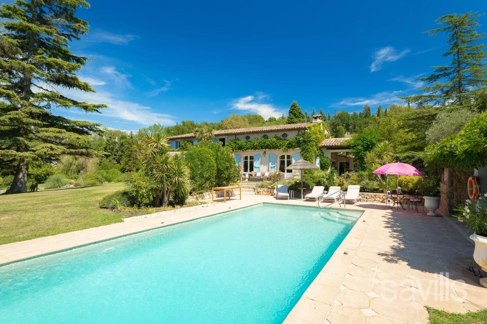 Villa provençale dans un domaine privé.