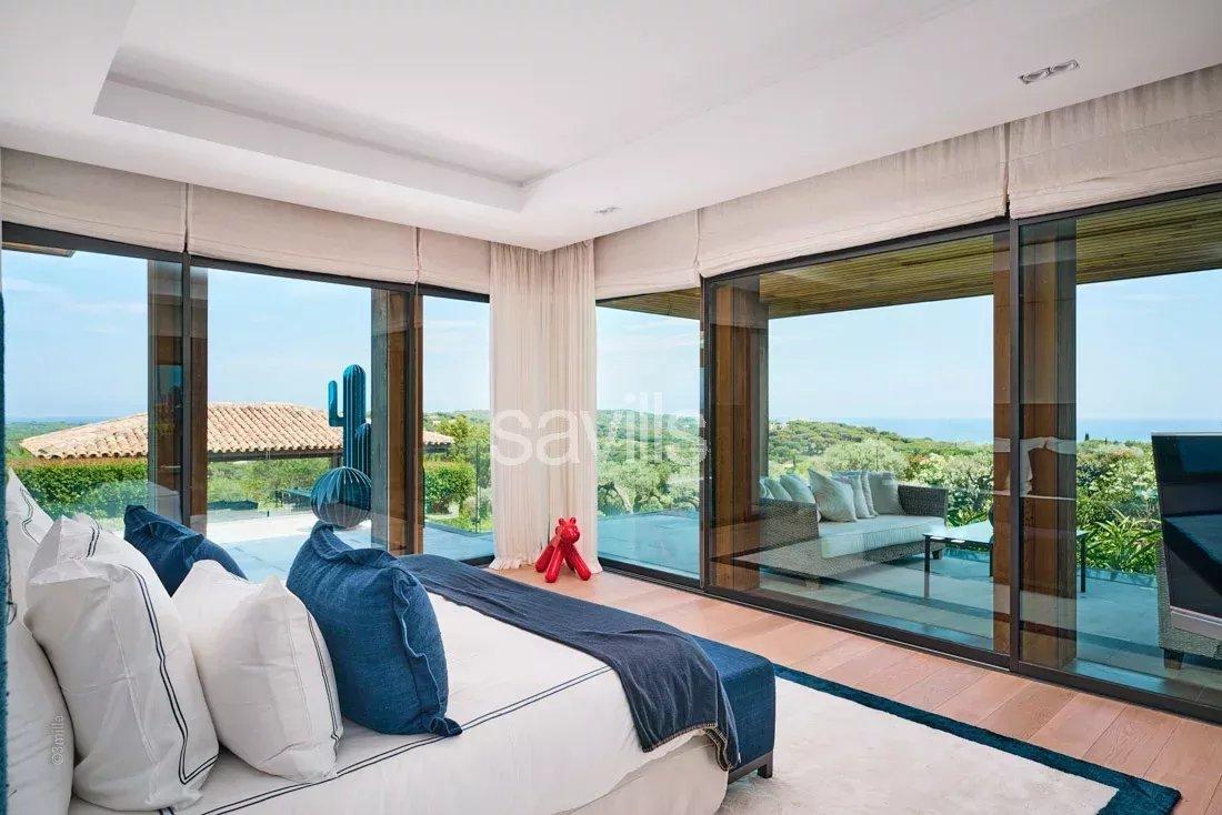 Propriété d'exception avec 9 chambres et vues imprenables sur la mer