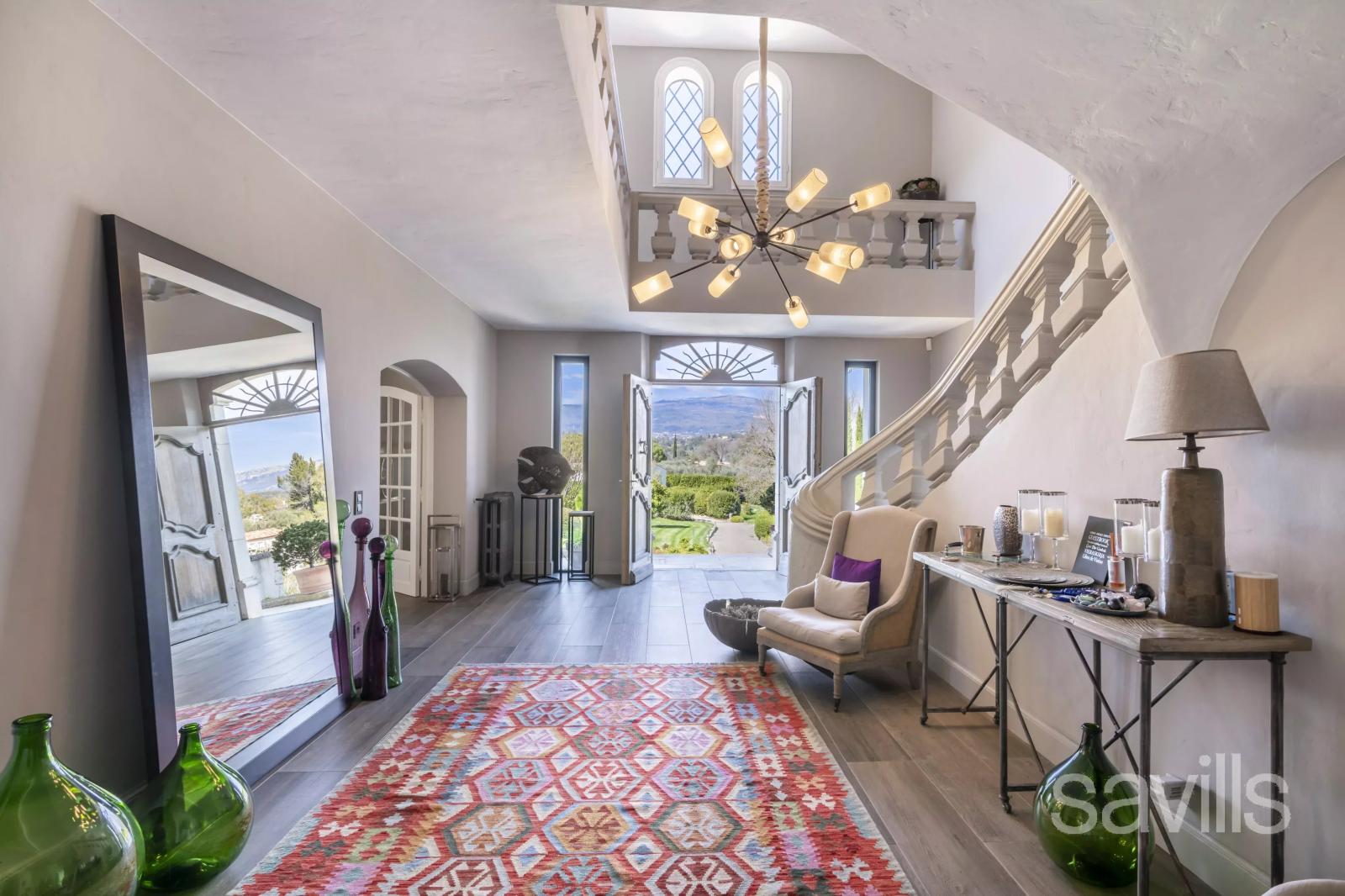 Une Proprieté Majestueuse au Cœur de Valbonne