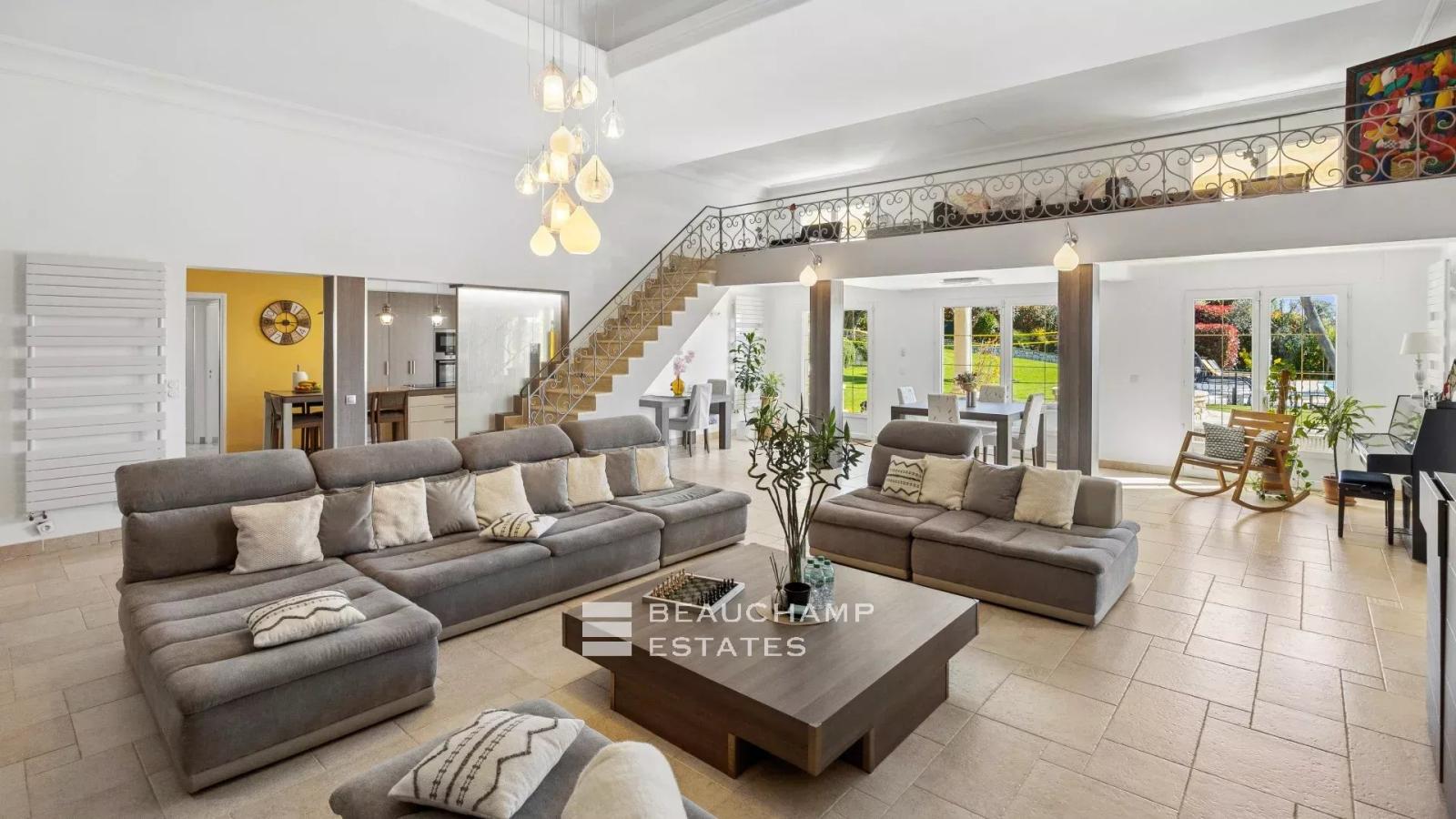 Villa néo-provençale 5 chambres avec piscine  - Nice Fabron